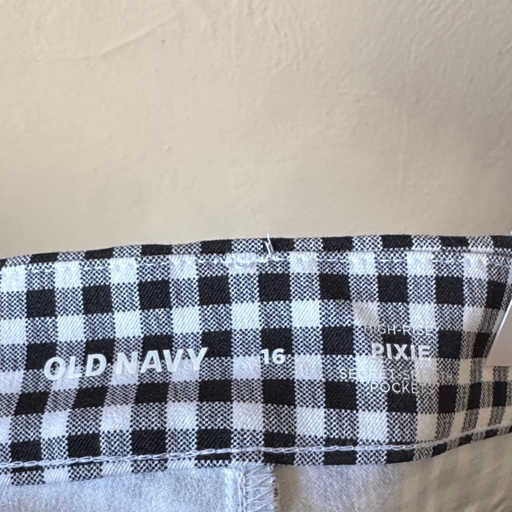 Old Navy High-Rise Pixie Black and White Gingham Shorts Size 16 - Picture 5 of 6